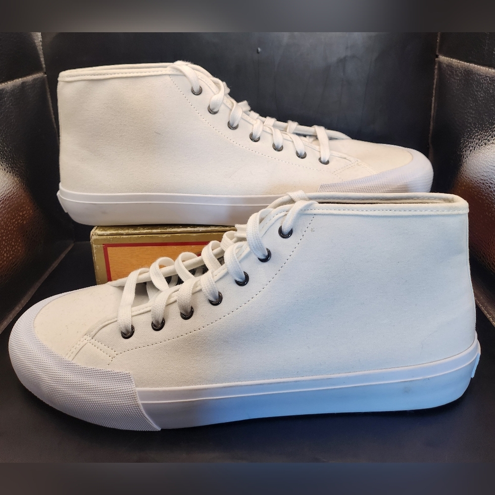 Dockers Men's White Canvas  Sneakers Size 12M NWOT